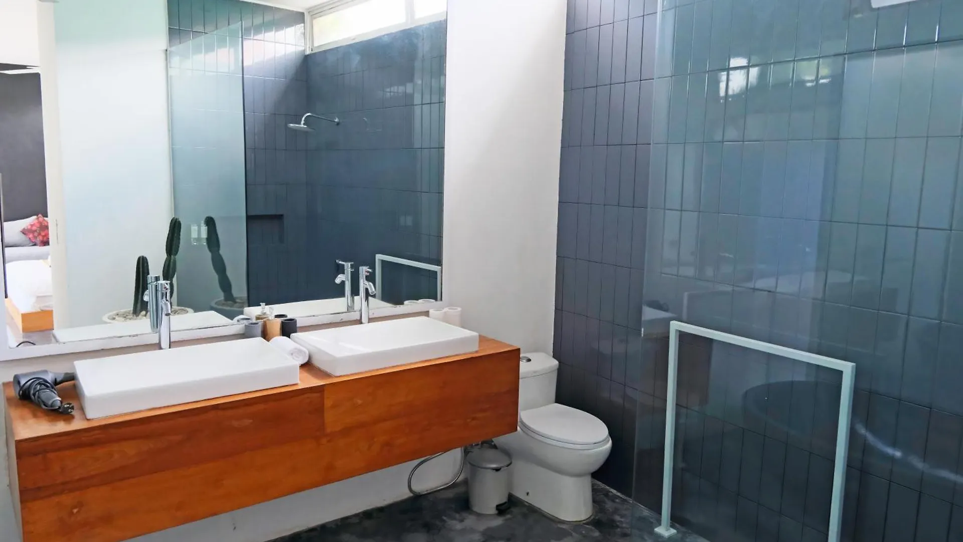 Modern & Central 3 Bedroom plus cinema Seminyak  0*, Seminyak (Bali)