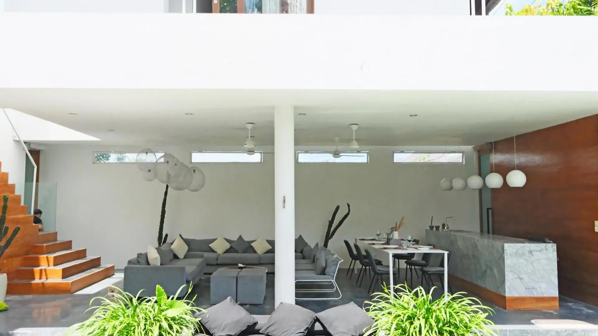 Villa Modern & Central 3 Bedroom plus cinema Seminyak