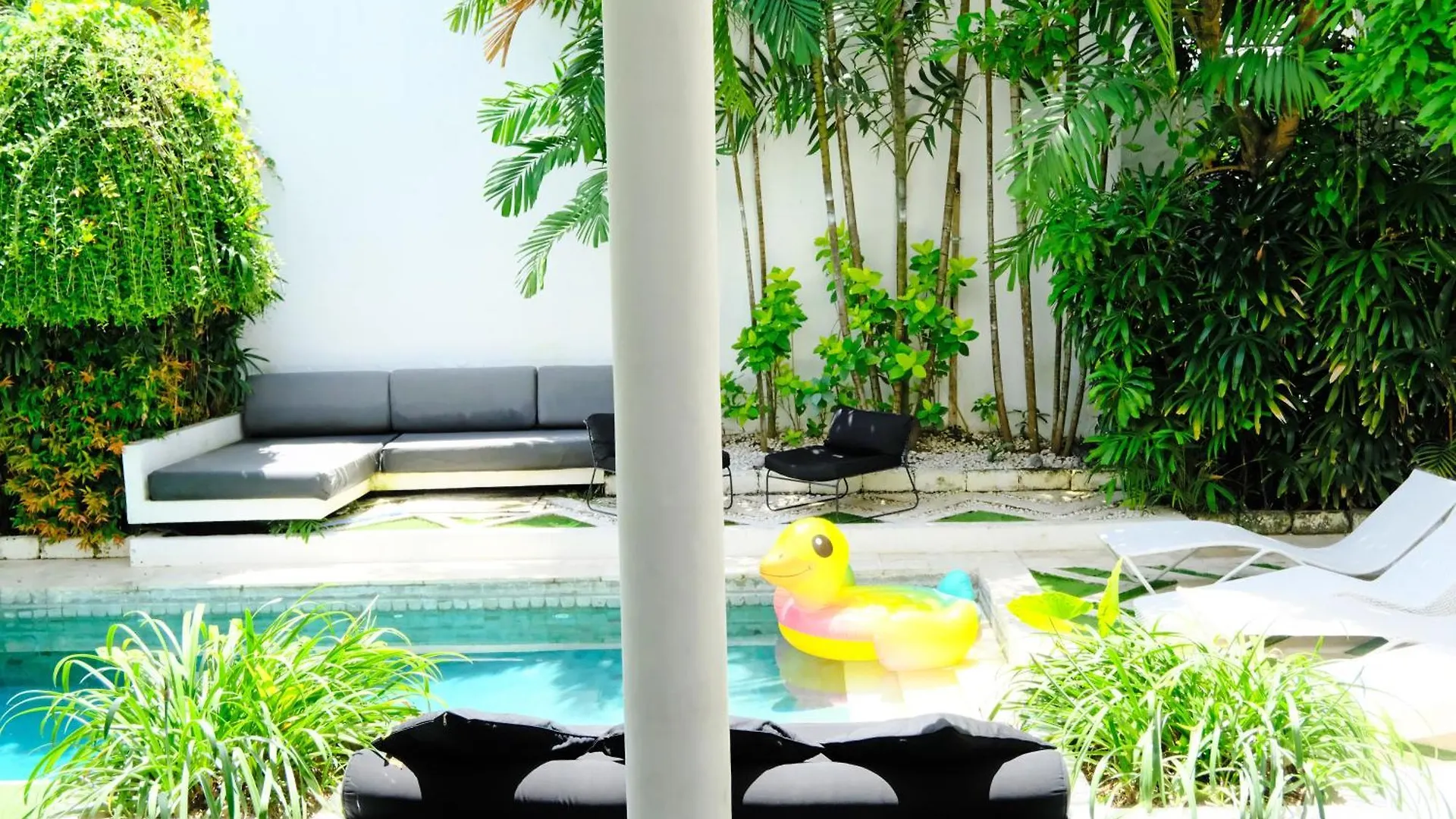 Modern & Central 3 Bedroom plus cinema Seminyak  0*, Seminyak (Bali)