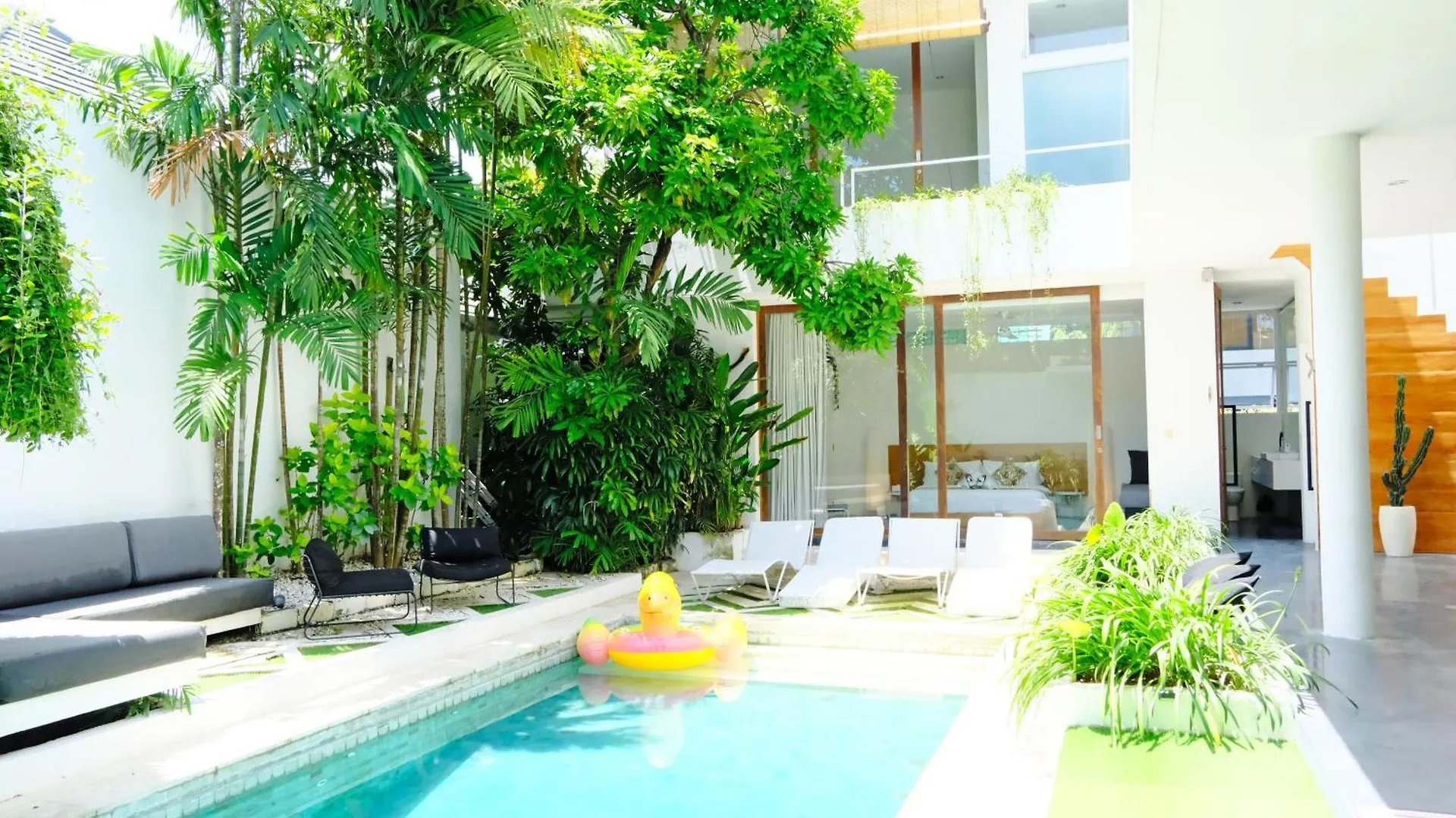 Modern & Central 3 Bedroom plus cinema Seminyak  Villa Seminyak (Bali)