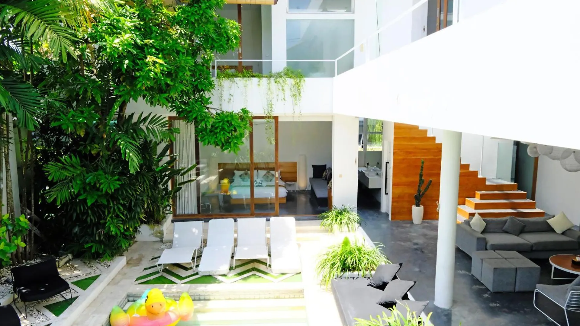 Modern & Central 3 Bedroom plus cinema Seminyak  Villa Seminyak (Bali)