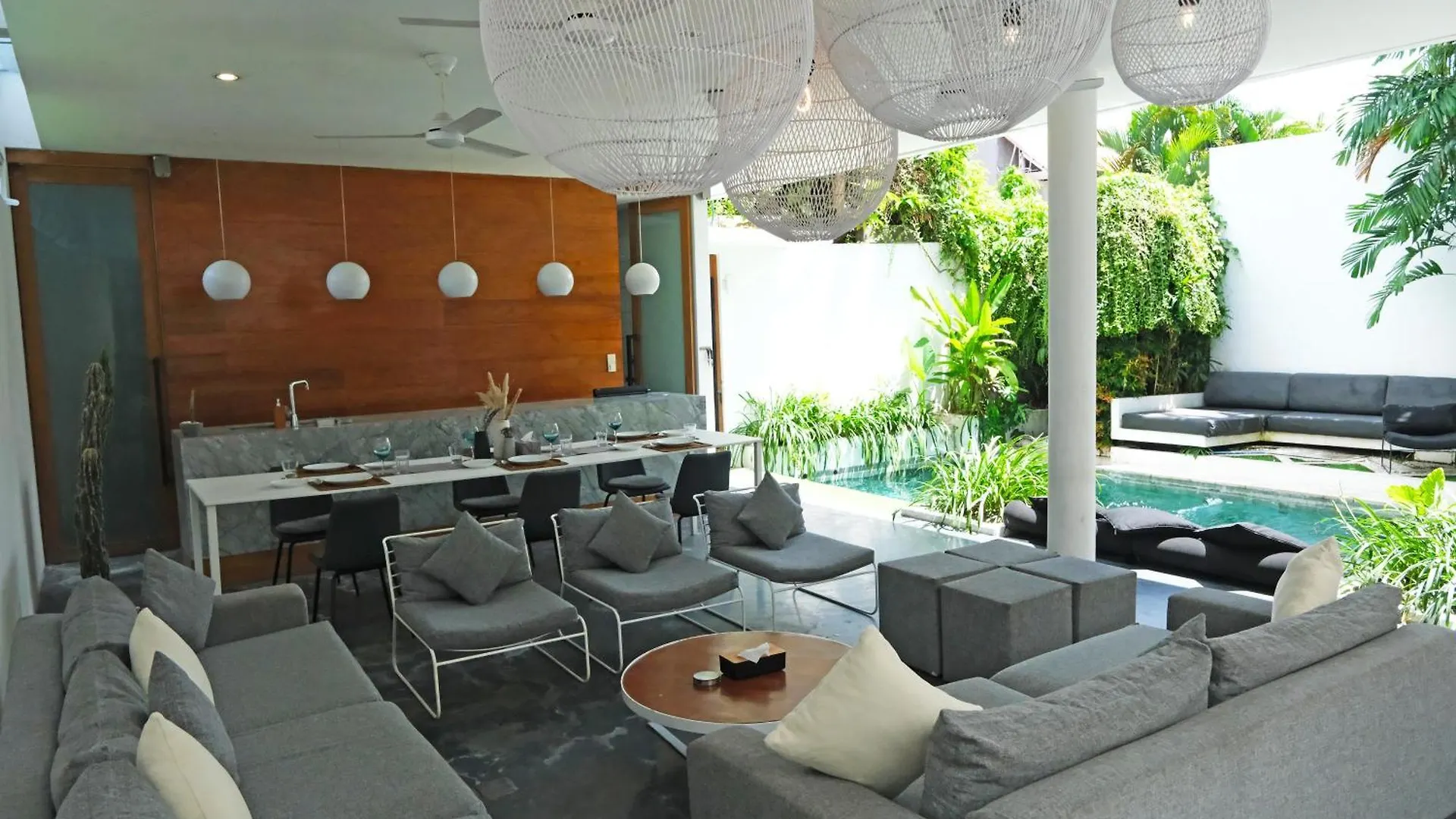 Villa Modern & Central 3 Bedroom plus cinema Seminyak