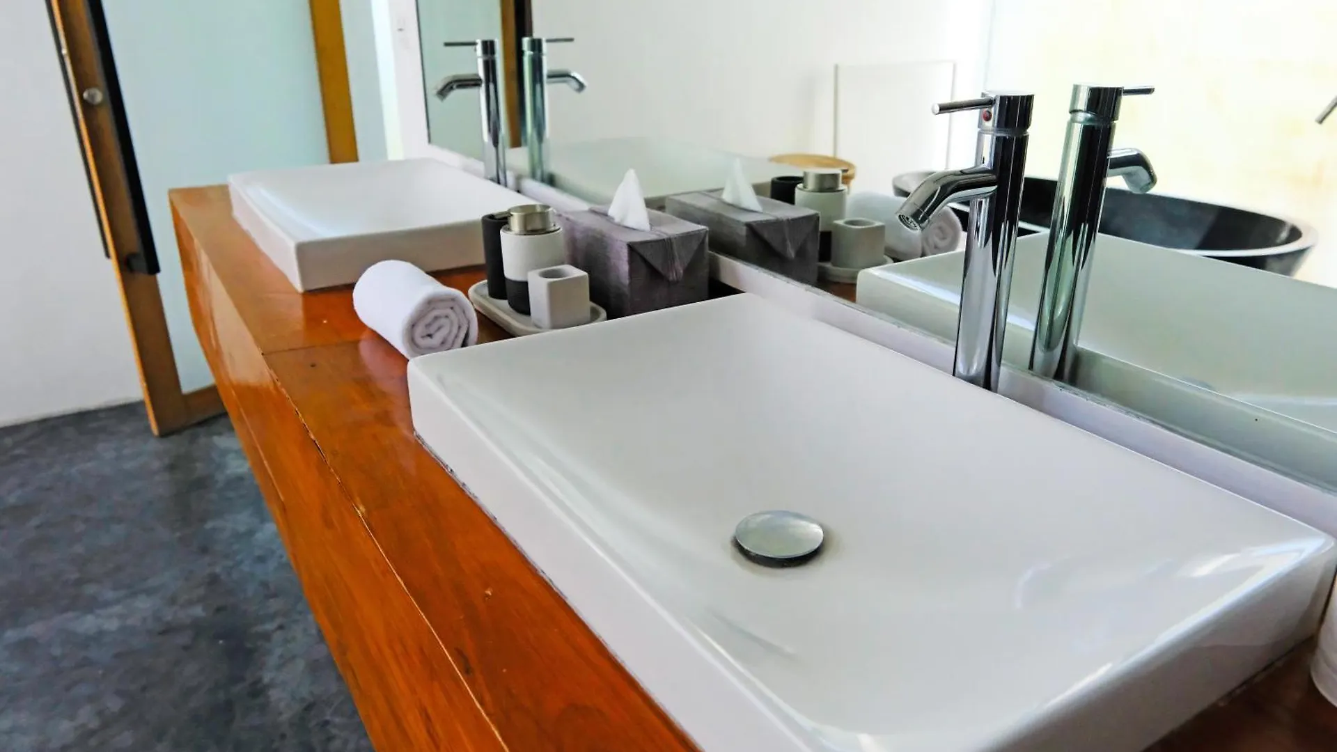 Modern & Central 3 Bedroom plus cinema Seminyak  Villa