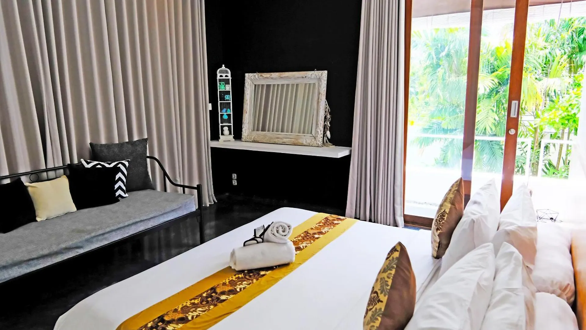 Modern & Central 3 Bedroom plus cinema Seminyak  Villa
