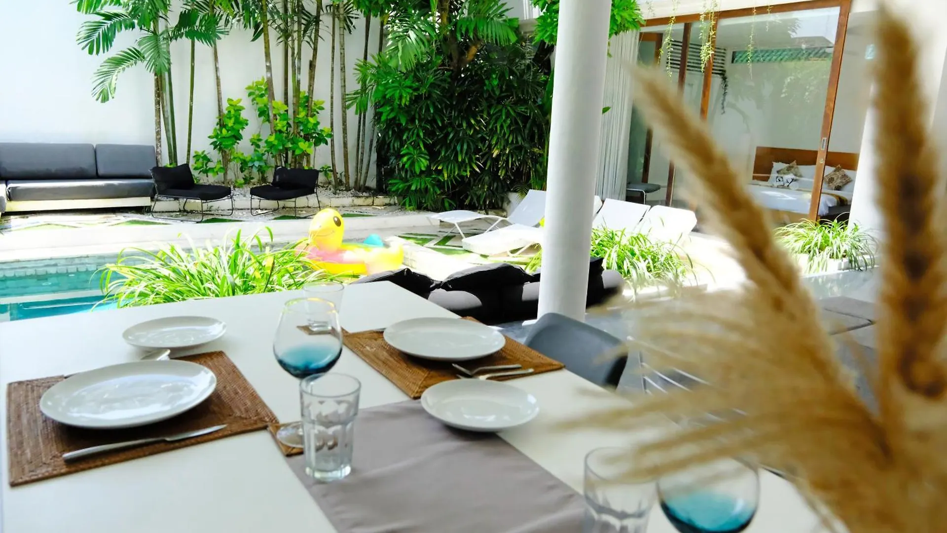 Modern & Central 3 Bedroom plus cinema Seminyak  Seminyak (Bali)