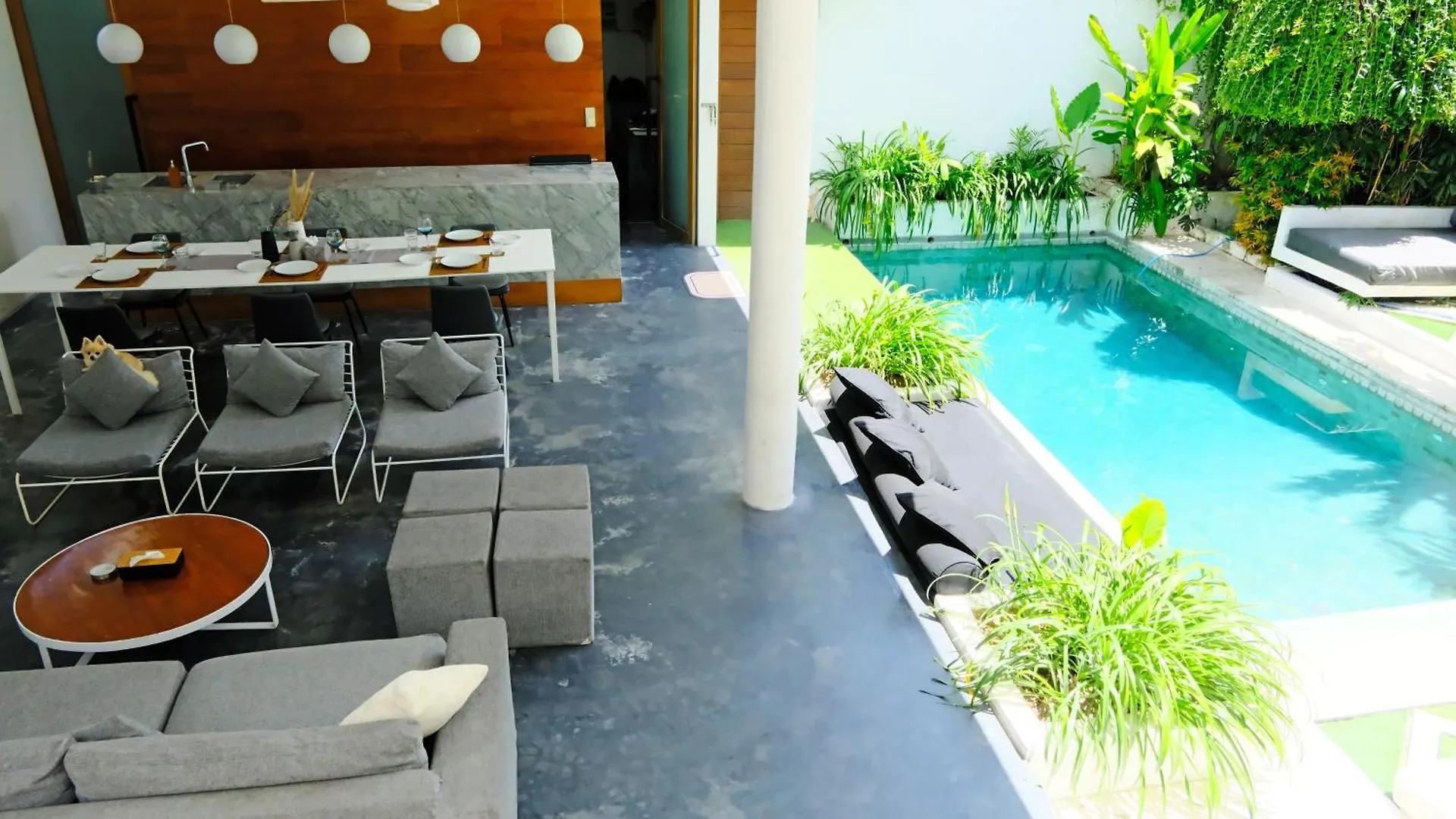 Villa Modern & Central 3 Bedroom plus cinema Seminyak