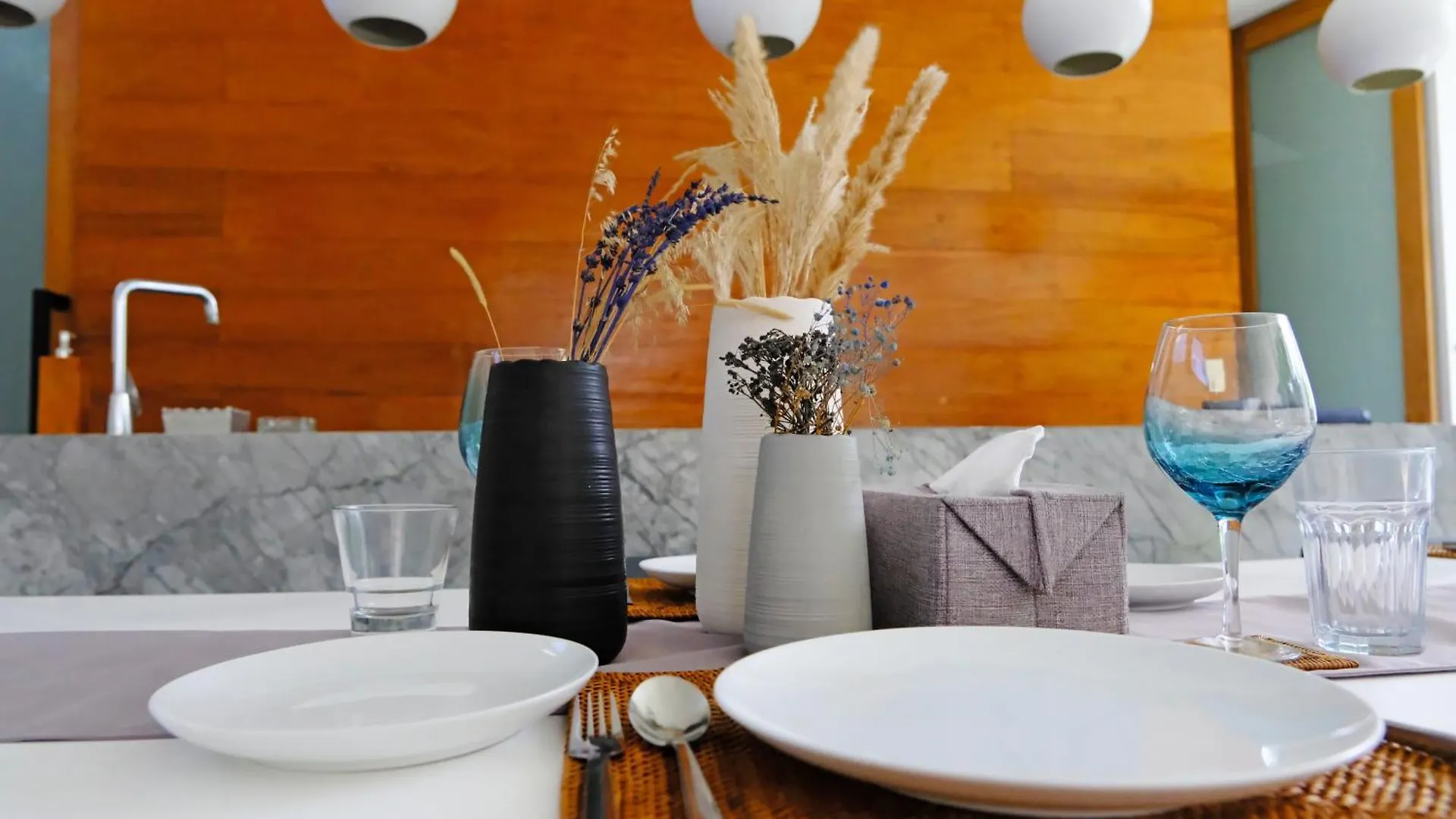 Modern & Central 3 Bedroom plus cinema Seminyak  Seminyak (Bali)
