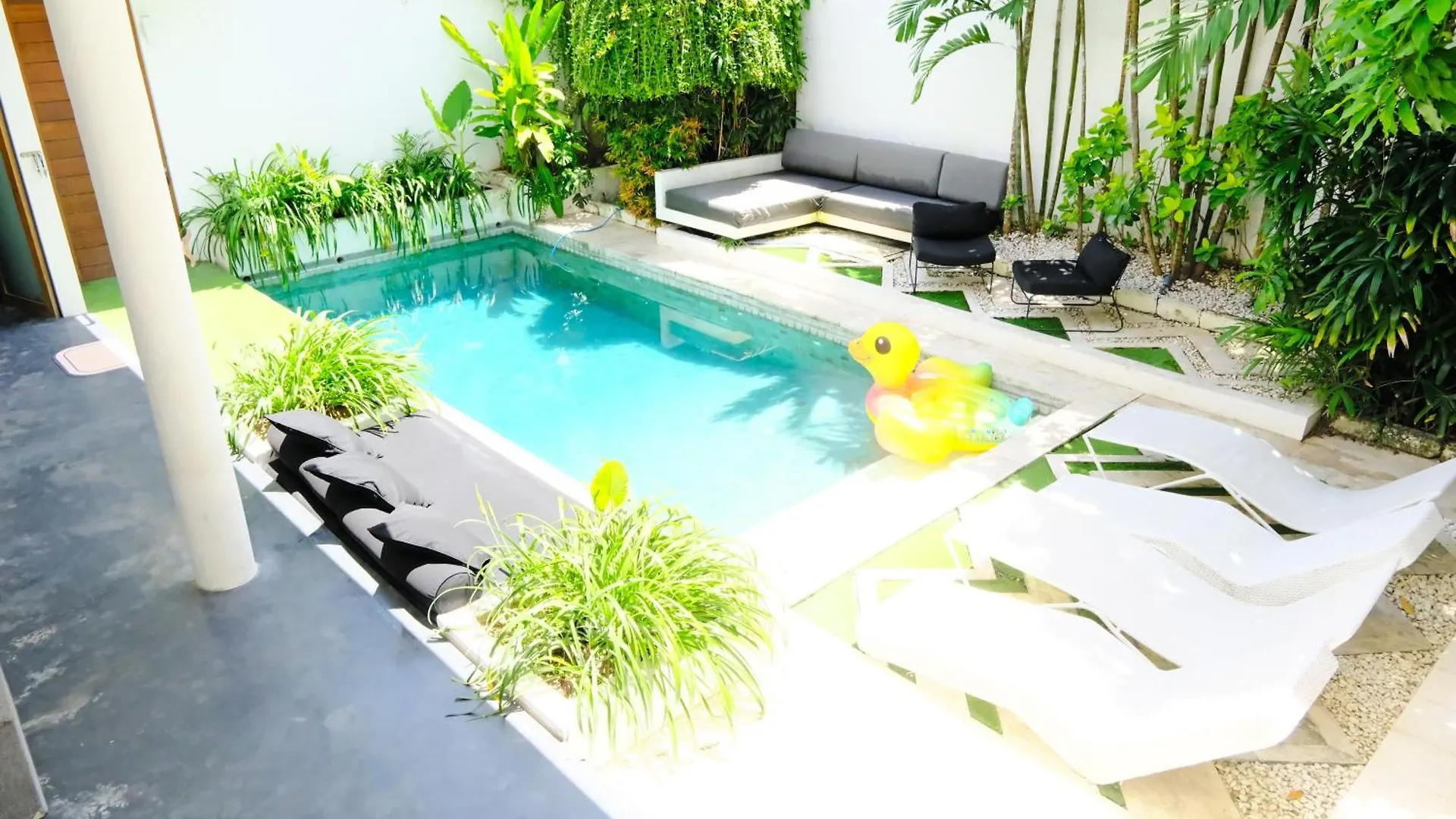 Modern & Central 3 Bedroom plus cinema Seminyak  Villa Seminyak (Bali)