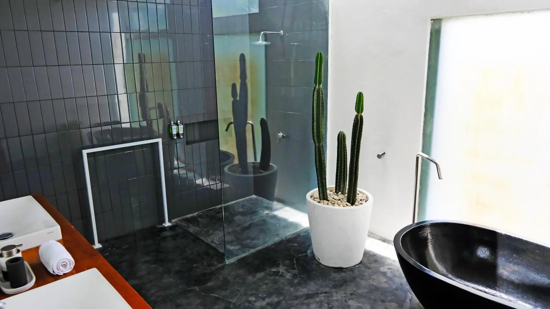 Villa Modern & Central 3 Bedroom plus cinema Seminyak