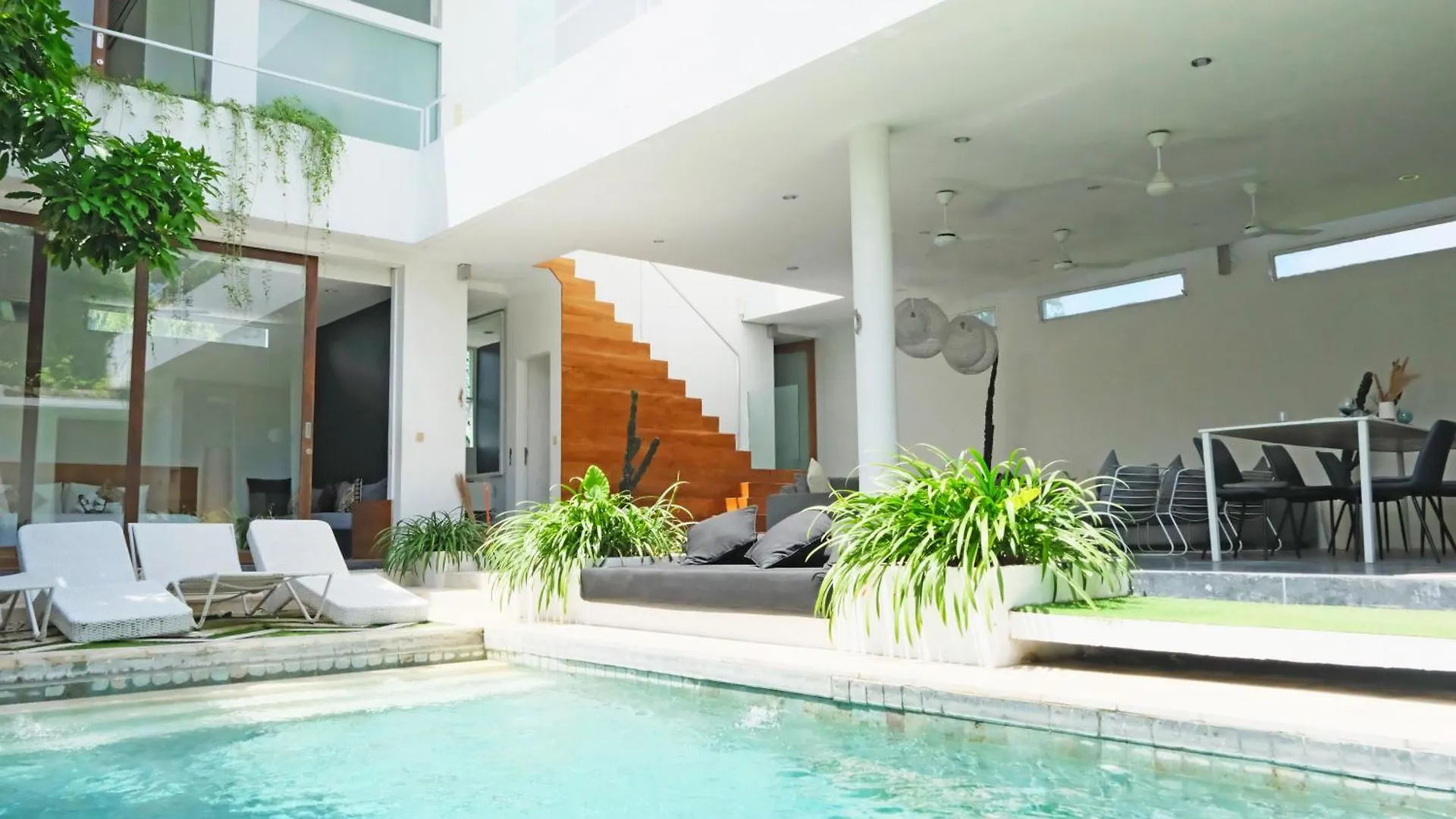 Modern & Central 3 Bedroom plus cinema Seminyak