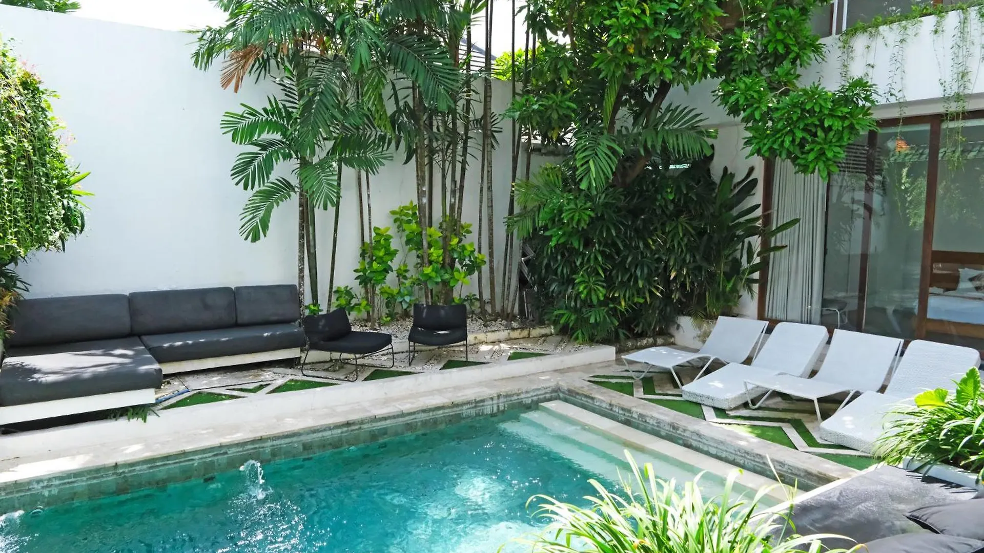 Modern & Central 3 Bedroom plus cinema Seminyak  Seminyak (Bali)