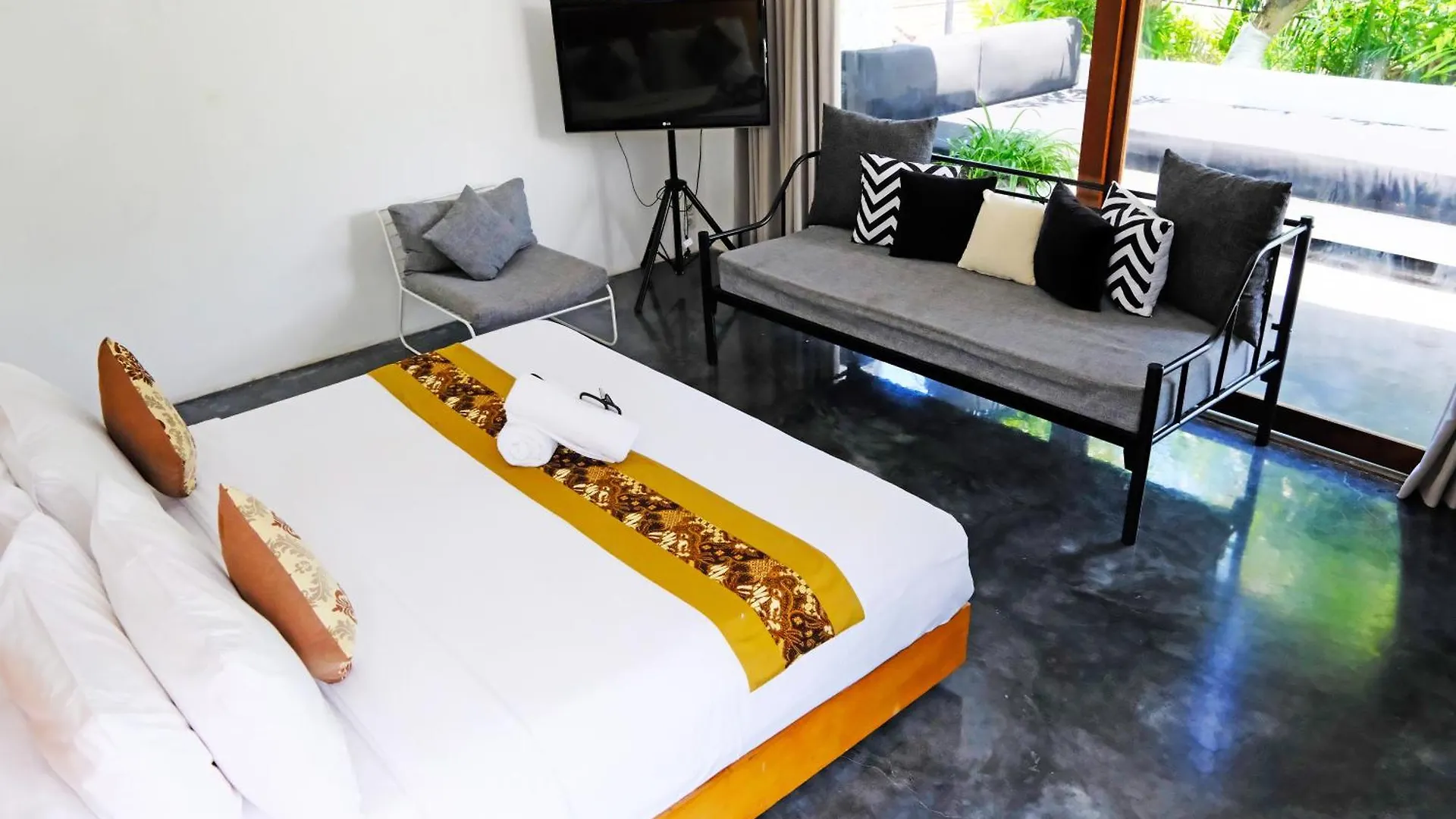Modern & Central 3 Bedroom plus cinema Seminyak