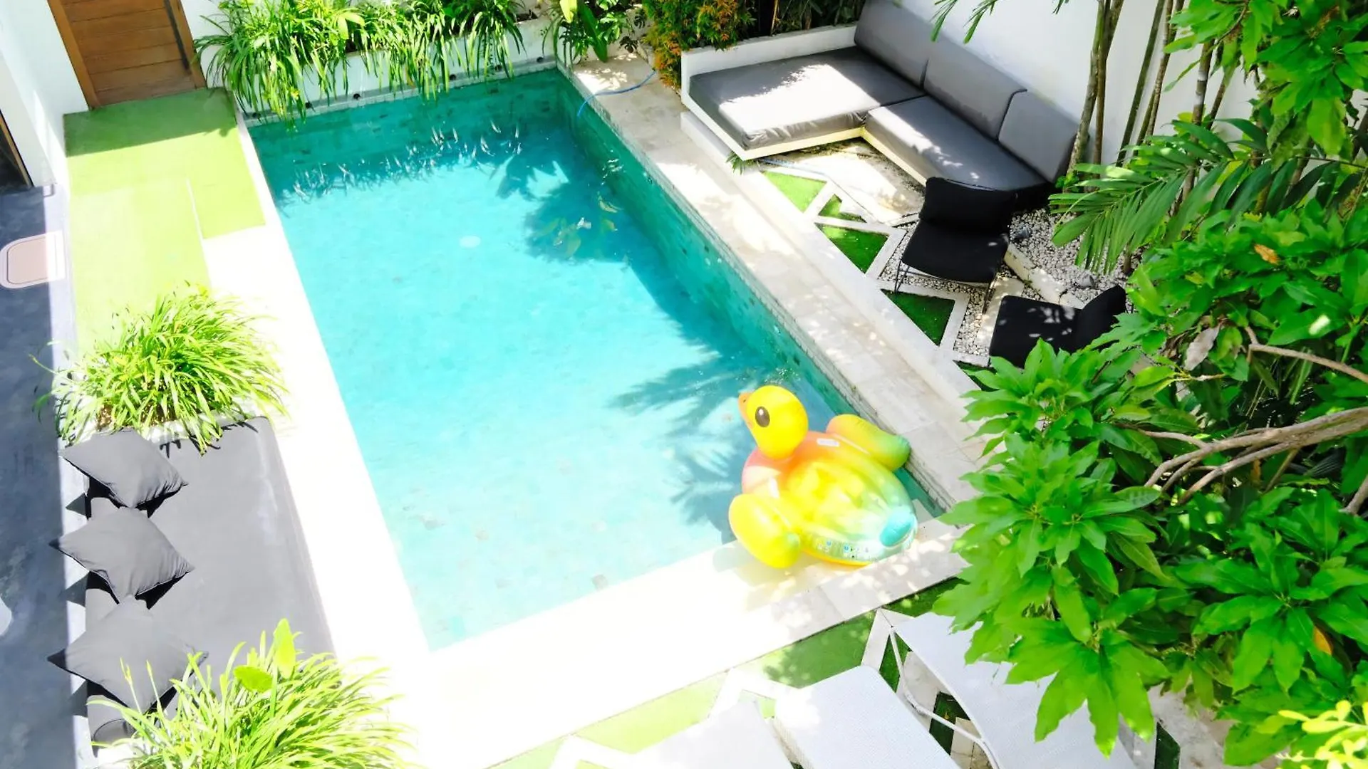 Modern & Central 3 Bedroom plus cinema Seminyak  Seminyak (Bali)