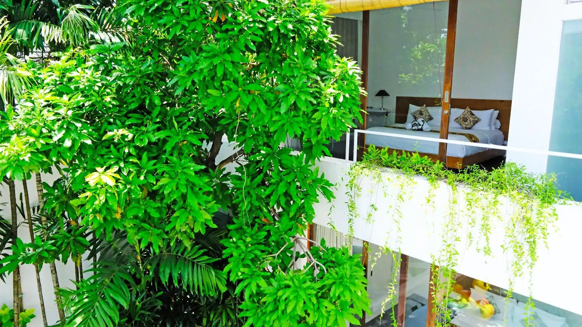 Modern & Central 3 Bedroom plus cinema Seminyak  Seminyak (Bali)