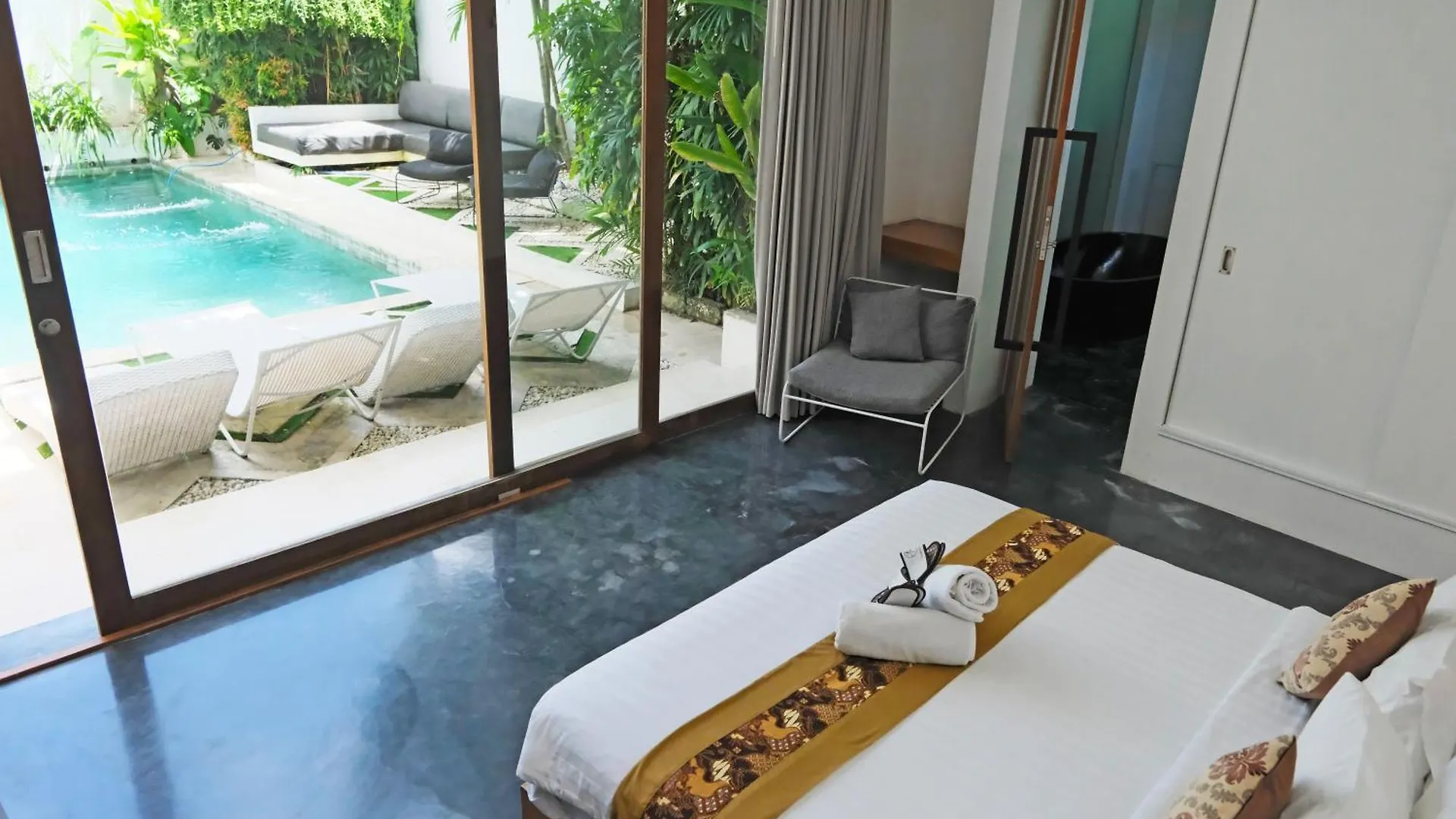 Modern & Central 3 Bedroom plus cinema Seminyak  0*, Seminyak (Bali) Indonesia