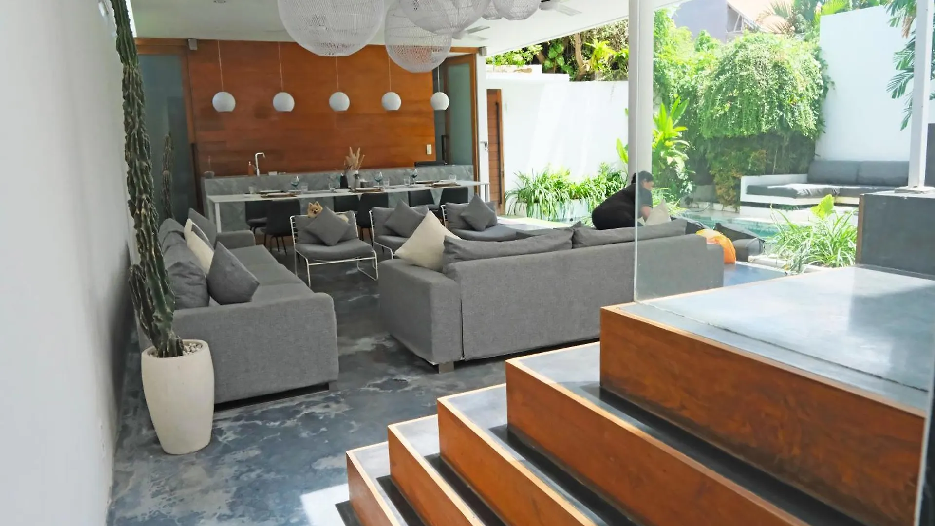 Modern & Central 3 Bedroom plus cinema Seminyak  Seminyak (Bali)