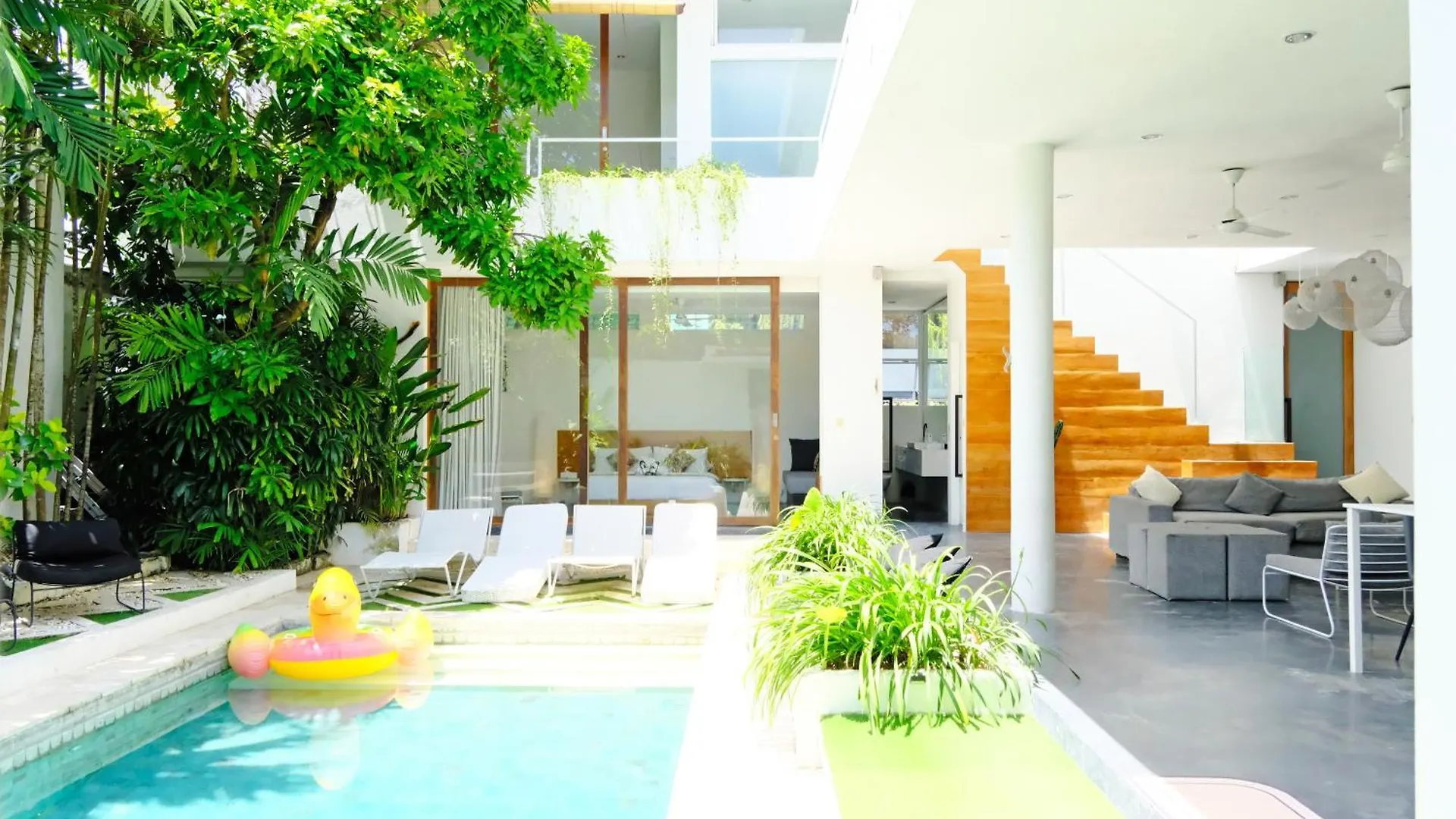 Modern & Central 3 Bedroom plus cinema Seminyak