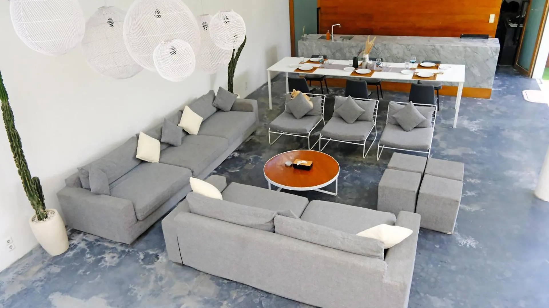 Modern & Central 3 Bedroom plus cinema Seminyak  Seminyak (Bali)