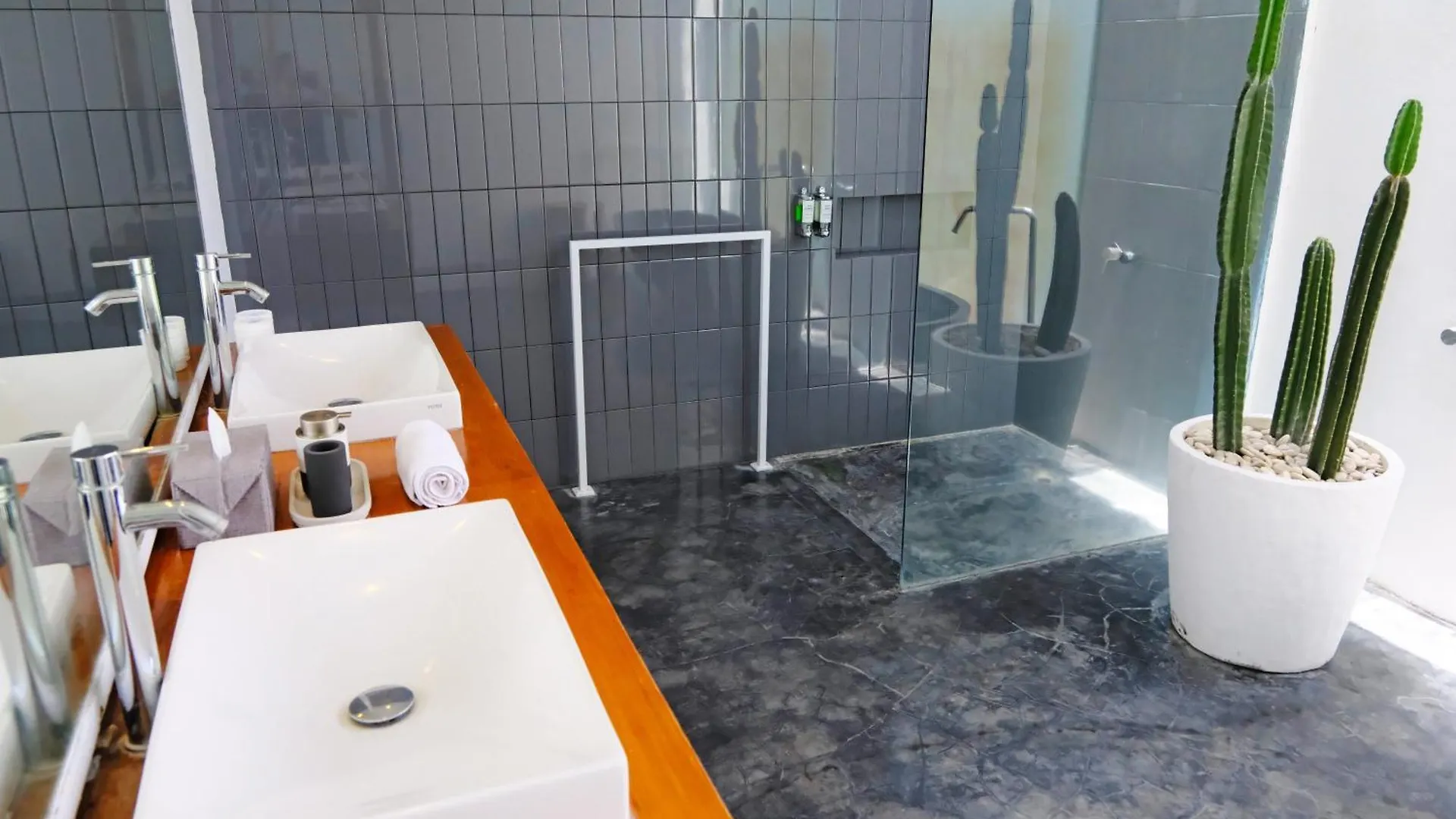 Villa Modern & Central 3 Bedroom plus cinema Seminyak  Indonesia