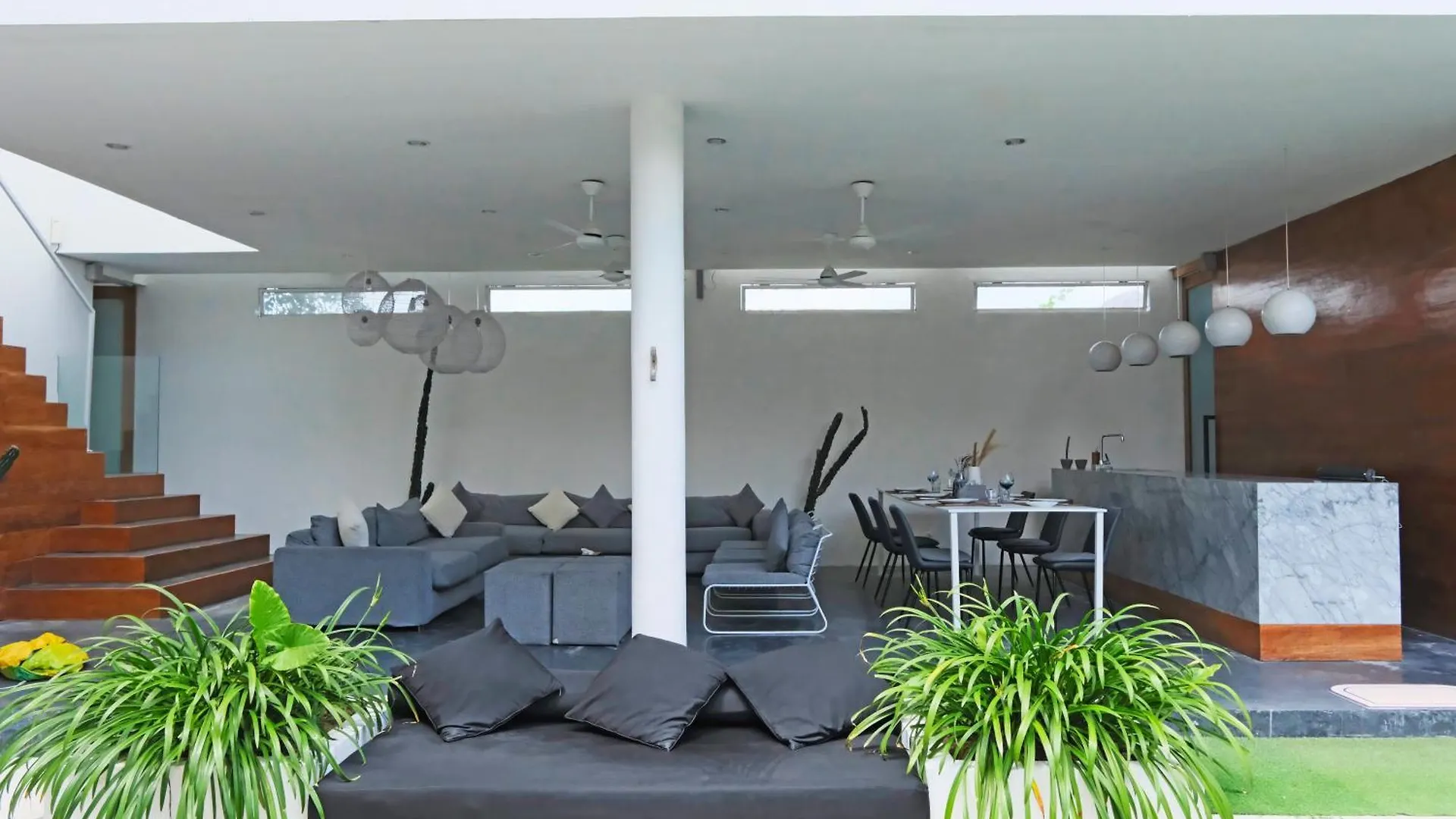Villa Modern & Central 3 Bedroom plus cinema Seminyak