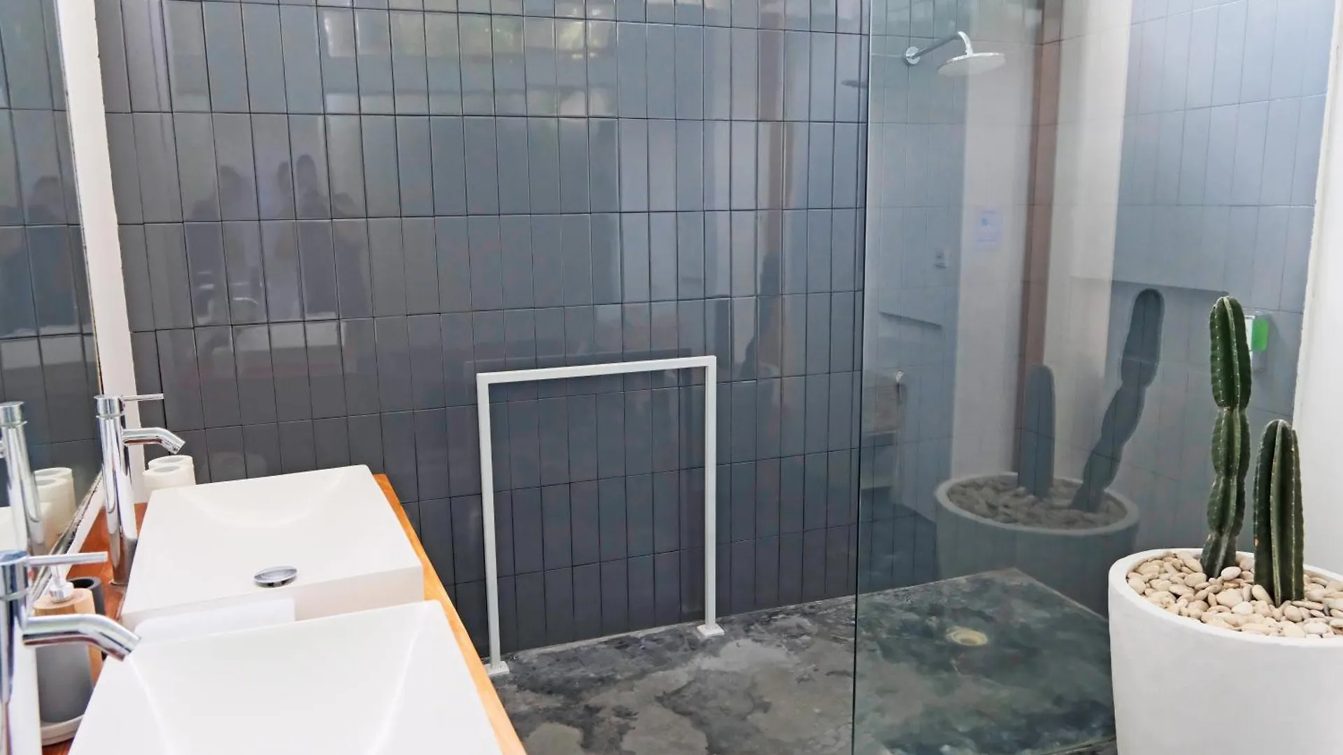 Modern & Central 3 Bedroom plus cinema Seminyak